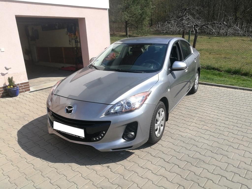 Mazda_3_II_montáž_parkovacích_senzorů,_záznamová_kamera11