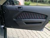 Ford_Mustang,_autohifi,_reproduktory,_zesilovač,_hertz_reproduktory,_mustang_hifi08