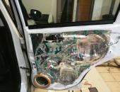 Suzuki_Vitara_II_-_Tlumení_dveří,_reproduktory_Spectron_a_eXcursion_20180331_103215