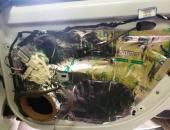 Renault_Laguna_autohifi,_reproduktory,_tlumení_115440010107