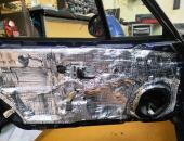 Mazda_MX5,_autohifi,_reproduktory_hertz,_tlumení_dveří_0104