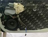 Renault_Laguna_autohifi,_reproduktory,_tlumení_115440010101