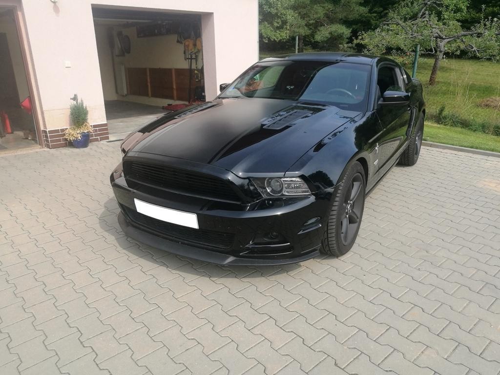 Ford_Mustang,_autohifi,_reproduktory,_zesilovač,_hertz_reproduktory,_mustang_hifi40