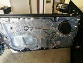 Ford_Mustang,_autohifi,_reproduktory,_zesilovač,_hertz_reproduktory,_mustang_hifi03