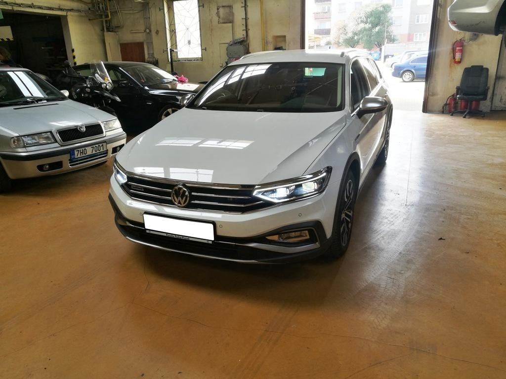 VW_Passat_B8,_autohifi,_reproduktory_hertz,_tlumení_dveří16