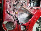 Toyota_C-HR,_autohifi,_reproduktory_Hertz,_aktivní_subwoofer_Kicker,_tlumení_dveří_0126