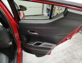 Toyota_C-HR,_autohifi,_reproduktory_Hertz,_aktivní_subwoofer_Kicker,_tlumení_dveří_0132