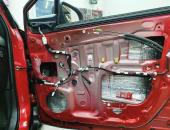 Toyota_C-HR,_autohifi,_reproduktory_Hertz,_aktivní_subwoofer_Kicker,_tlumení_dveří_0113