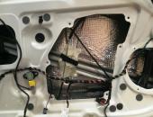 Škoda_Superb_II_autohifi,_výměna_reproduktorů,_tlumení_dveří,_reproduktory_Hertz_0107