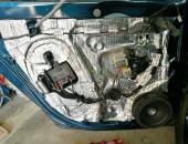 Škoda_Superb_III,_autohifi,_reproduktory_DLS,_výměna_reproduktorů,_tlumení_dveří09