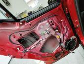 Toyota_C-HR,_autohifi,_reproduktory_Hertz,_aktivní_subwoofer_Kicker,_tlumení_dveří_0121