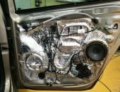 VW_Touran,_výměna_reproduktorů,_tlumení_dveří,_autohifi_0113