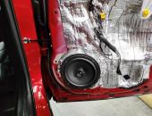 Toyota_C-HR,_autohifi,_reproduktory_Hertz,_aktivní_subwoofer_Kicker,_tlumení_dveří_0129