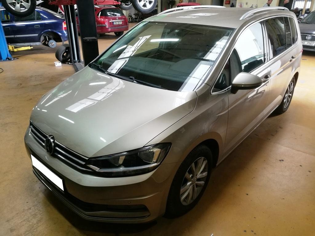 VW_Touran,_výměna_reproduktorů,_tlumení_dveří,_autohifi_0118