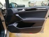 VW_Touran,_výměna_reproduktorů,_tlumení_dveří,_autohifi_0114