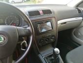 Škoda_Octavia_II_combi,_subwoofer_do_bočnice,_autohifi,_zesilovač8