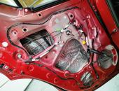 Toyota_C-HR,_autohifi,_reproduktory_Hertz,_aktivní_subwoofer_Kicker,_tlumení_dveří_0122