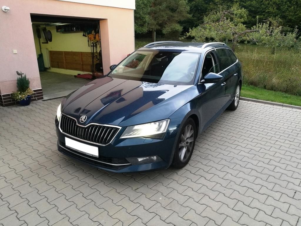 Škoda_Superb_III,_autohifi,_reproduktory_DLS,_výměna_reproduktorů,_tlumení_dveří17