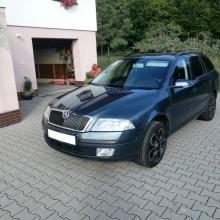 Škoda_Octavia_II_combi,_subwoofer_do_bočnice,_autohifi,_zesilovač9