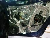 Škoda_Superb_III,_autohifi,_reproduktory_DLS,_výměna_reproduktorů,_tlumení_dveří16