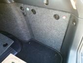 Škoda_Octavia_II_combi,_subwoofer_do_bočnice,_autohifi,_zesilovač6