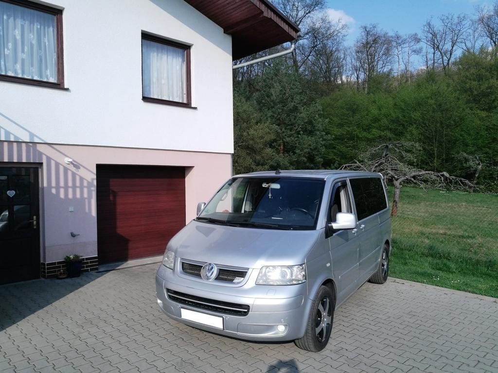 VW_T5_MULTIVAN_-_rádio,_stropní_monitor,_parkovací_kamera,_zesilovače_11102820