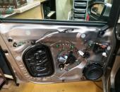 VW_Touran,_výměna_reproduktorů,_tlumení_dveří,_autohifi_0101