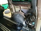 VW_T5_Multivan,_autohif,_reproduktory,_tlumení_dveří,_subwoofer_01