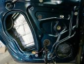 Škoda_Superb_III,_autohifi,_reproduktory_DLS,_výměna_reproduktorů,_tlumení_dveří08