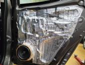 Mitsubishi L200, výměna reproduktorů, autohifi mitsubishi, subwoofer pod sedačku, hertz, helix, kenwood 010113