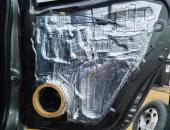 Mitsubishi L200, výměna reproduktorů, autohifi mitsubishi, subwoofer pod sedačku, hertz, helix, kenwood 010107