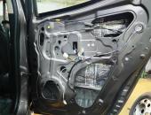 Mitsubishi L200, výměna reproduktorů, autohifi mitsubishi, subwoofer pod sedačku, hertz, helix, kenwood 010106