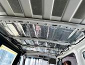 VW T5, tónování oken, odhlučnění, stropní monitor, rádio car play, čalounění27