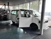 VW T5, tónování oken, odhlučnění, stropní monitor, rádio car play, čalounění34