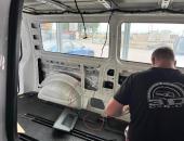 VW T5, tónování oken, odhlučnění, stropní monitor, rádio car play, čalounění33