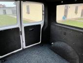 VW T5, tónování oken, odhlučnění, stropní monitor, rádio car play, čalounění45