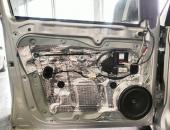 VW Caddy, tlumení dveří, autohifi hradek králové, reproduktory Axton 0107