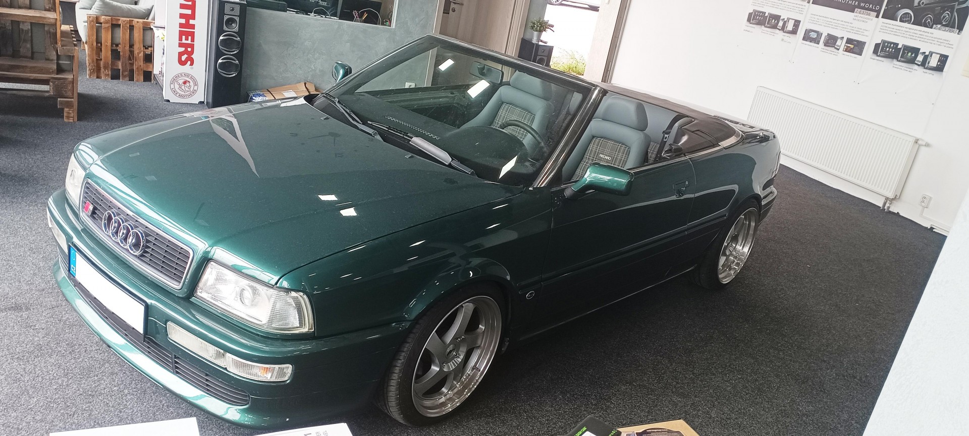 Audi 80 Cabrio, subwoofer Eton, reproduktory Emphaser, zesilovače Axton 0116