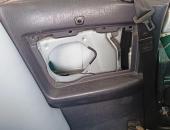 Audi 80 Cabrio, subwoofer Eton, reproduktory Emphaser, zesilovače Axton 0106