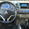 Mitsubishi-L200-s-displejem-interier