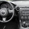 Mazda-MX-5-2008-interier-s-OEM-autoradiem