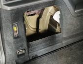 VW Sharan 7N_subwoofer v bočnici_02