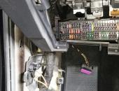 VW Sharan 7N_subwoofer v bočnici_05