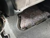 VW Sharan 7N_subwoofer v bočnici_03