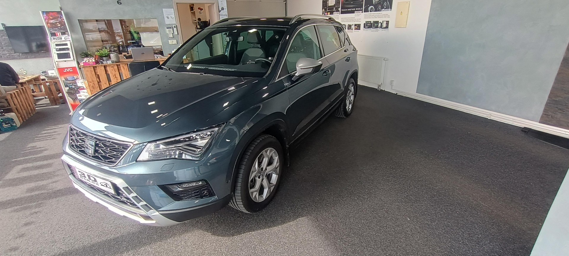 Seat Ateca, instalace reproduktorů, tlumení dveří, odhlučnění kufru00