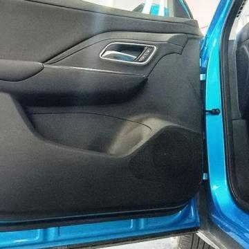 MG ZS - Výměna reproduktorů, tlumení dveří09