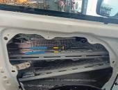 SsangYong Korando, výměna repro, tlumení dveří 02